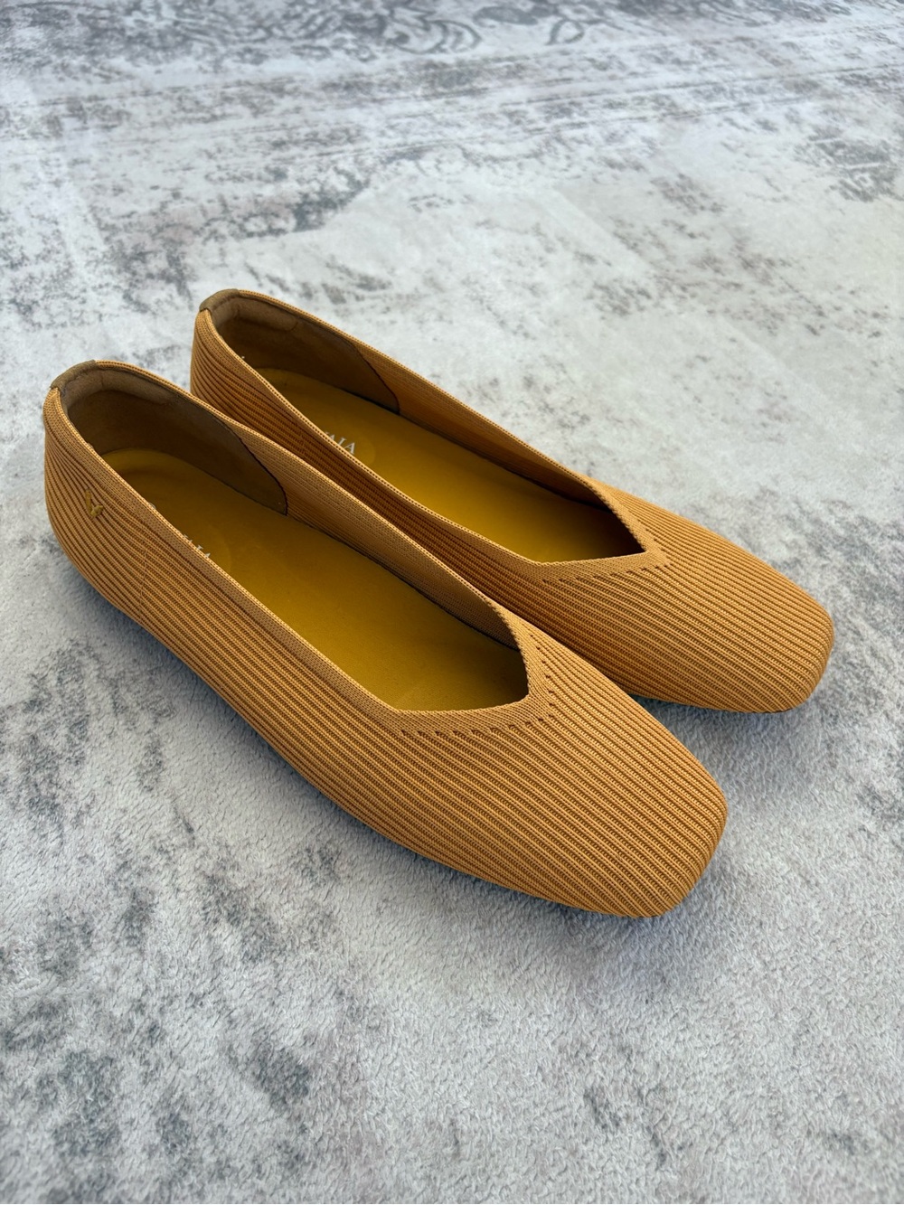 Vivaia Square-Toe V-Cut Flats Margot 2.0 Ginger Yellow Women Size 11 EU (43) - Picture 2 of 7